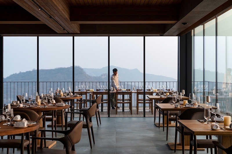 亿伽设计-汤泉设计-崖壁泳池度假酒店:原始洞穴体验的空间转译 亿伽设计-汤泉设计-崖壁泳池度假酒店:原始洞穴体验的空间转译