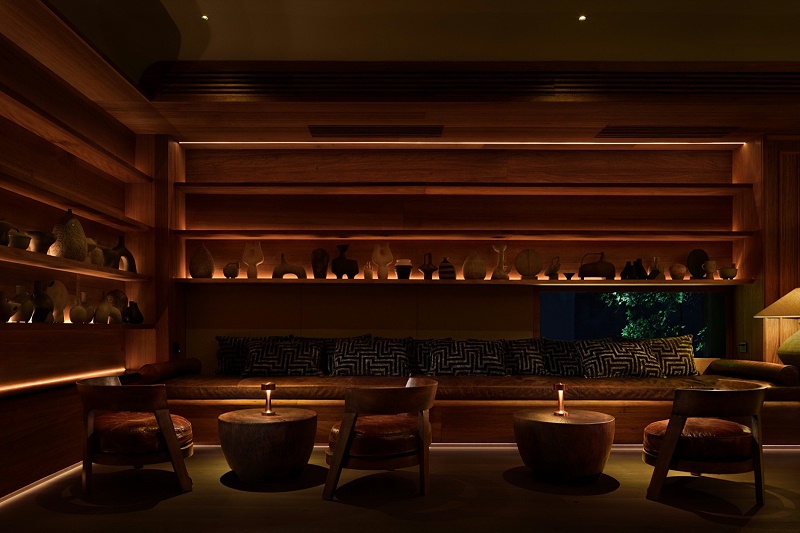 亿伽设计-汤泉设计-崖壁泳池度假酒店：原始洞穴体验的空间转译