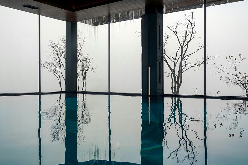 亿伽设计-汤泉设计-崖壁泳池度假酒店:原始洞穴体验的空间转译 亿伽设计-汤泉设计-崖壁泳池度假酒店:原始洞穴体验的空间转译