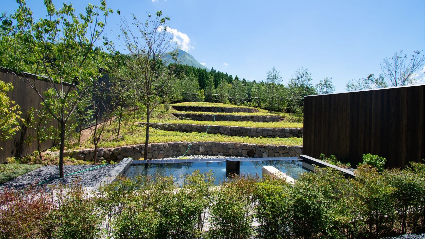 亿伽设计-水疗设计-洗浴设计-界·由布院温泉：以梯田景观为主的日式温泉客栈
