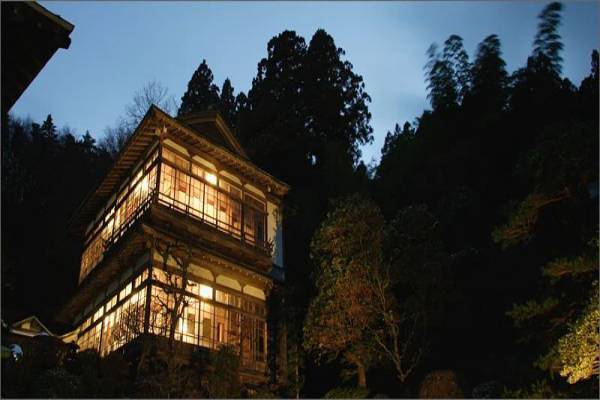 一家拥有490多年历史的秘密温泉旅馆 “汤元•不忘阁”