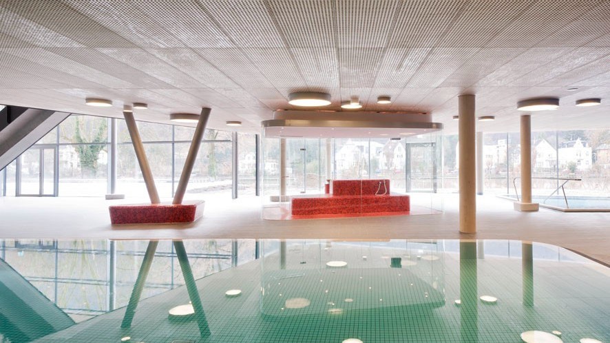 亿伽泉温设计-巴特埃姆斯温泉浴场：给人一种独特的空间印象