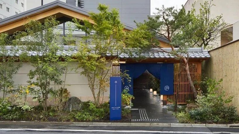 亿伽温泉设计-洗浴设计-传统温泉胜地：元新宿都市温泉旅馆带来城市绿洲的宁静